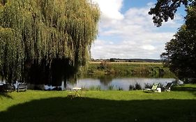 Havre De Paix Au Bords De L'Eure - Divers Hebergements
